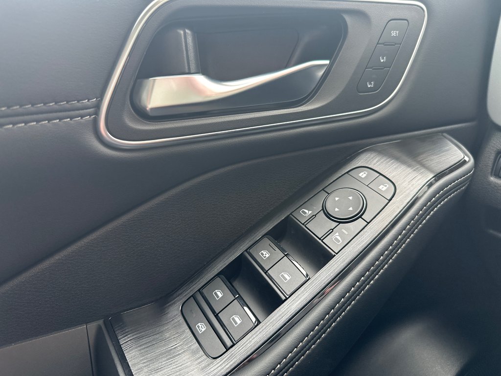 2026 Nissan Rogue Platinum in Amos, Quebec - 14 - w1024h768px