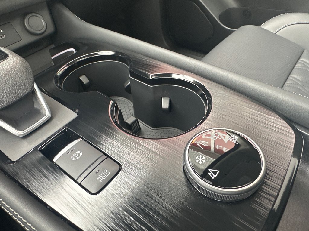 2026 Nissan Rogue Platinum in Amos, Quebec - 10 - w1024h768px