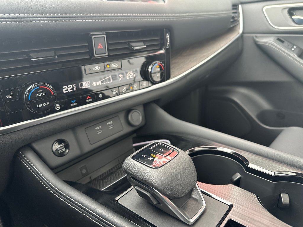 2026 Nissan Rogue Platinum in Amos, Quebec - 9 - w1024h768px