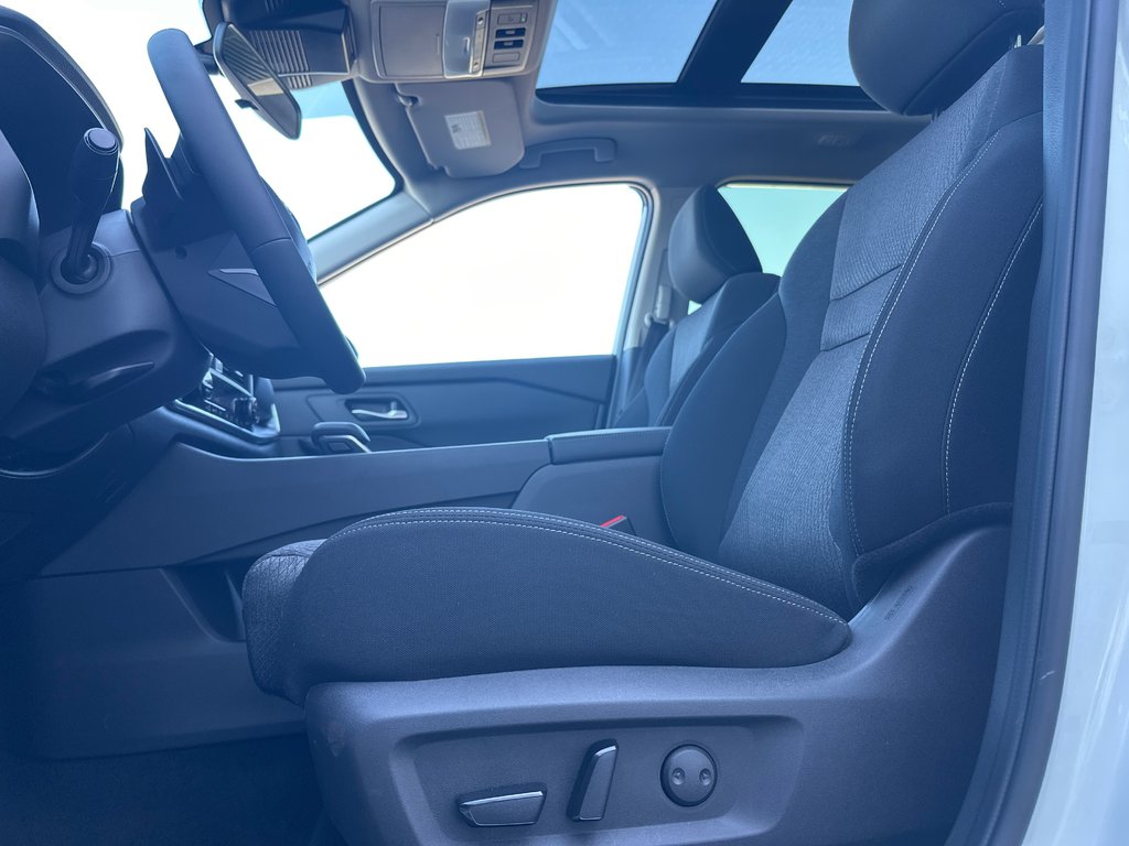Nissan Rogue SV Moonroof 2026 à Amos, Québec - 6 - w1024h768px