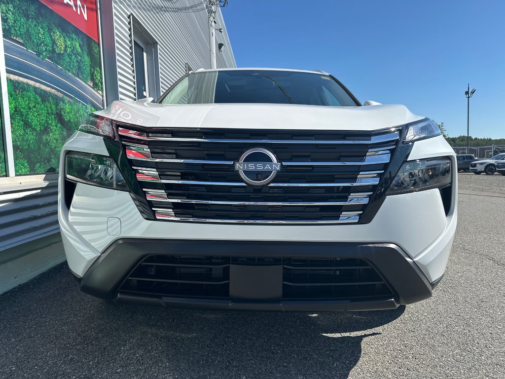 Nissan Rogue SV Moonroof 2026 à Amos, Québec - 4 - w1024h768px
