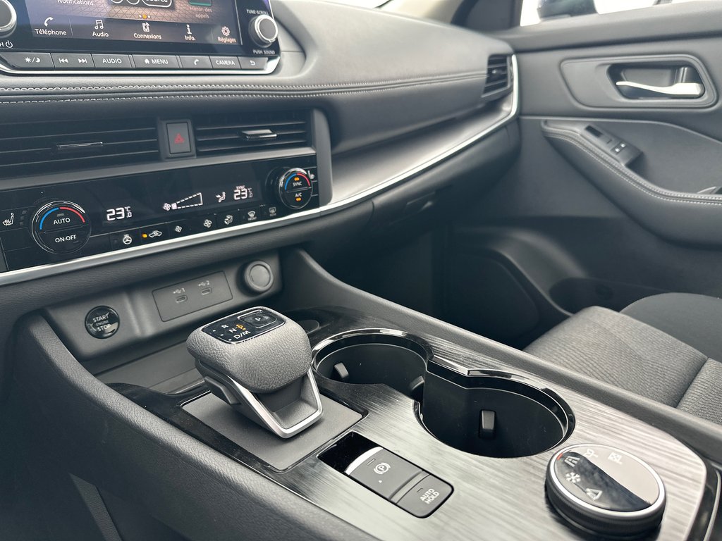 2026 Nissan Rogue SV Moonroof in Amos, Quebec - 9 - w1024h768px