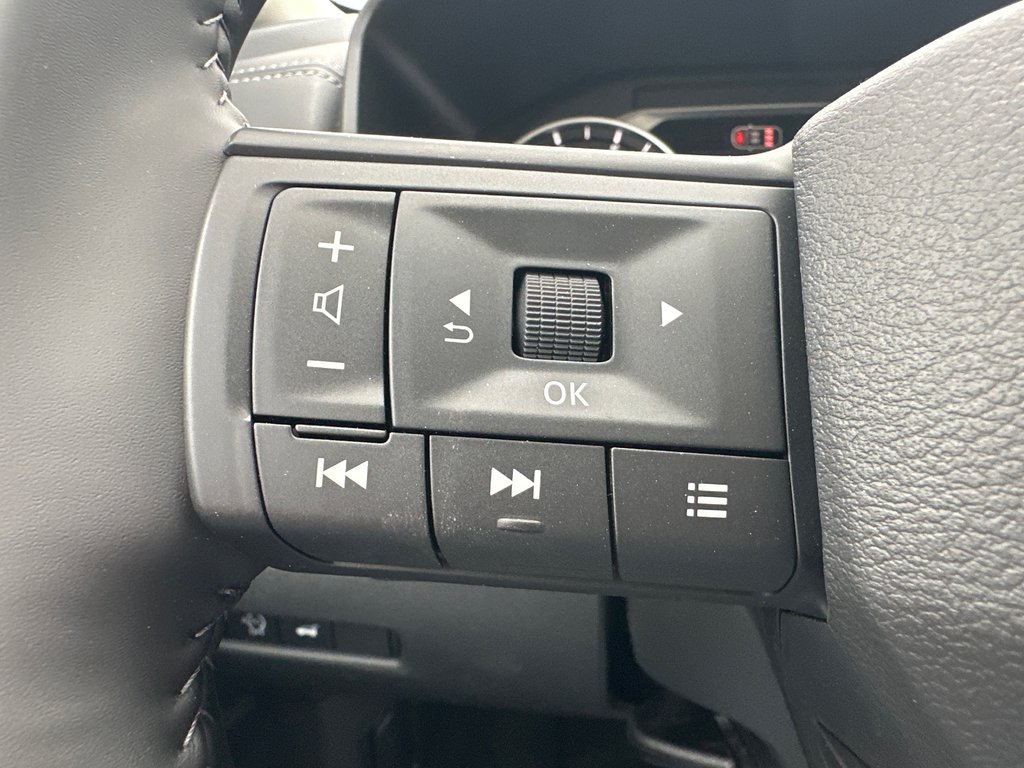 2026 Nissan Rogue SV Moonroof in Amos, Quebec - 10 - w1024h768px