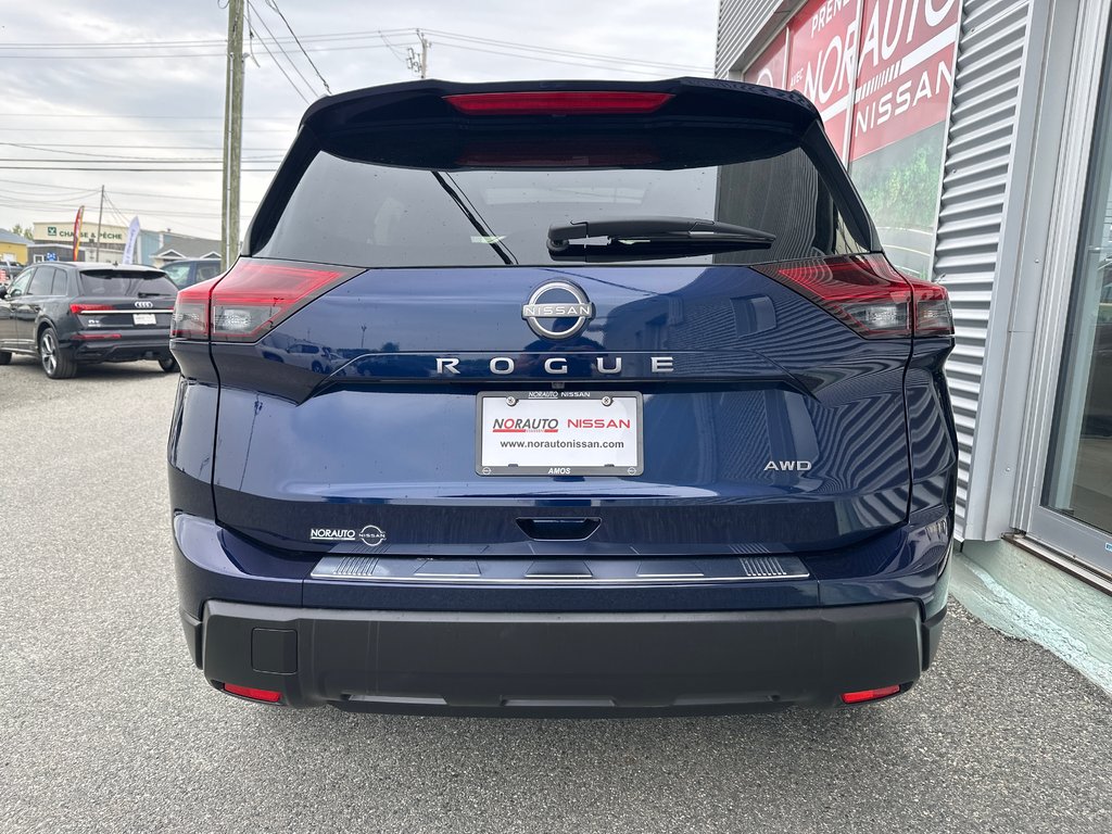 2026 Nissan Rogue SV Moonroof in Amos, Quebec - 5 - w1024h768px