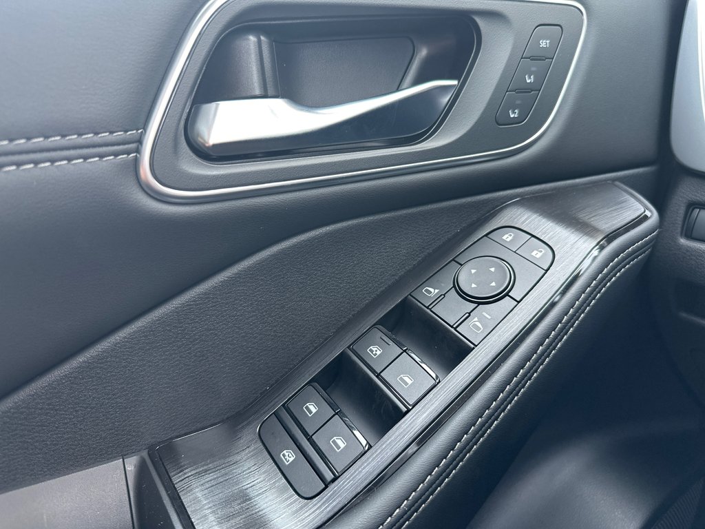 2026 Nissan Rogue Platinum in Amos, Quebec - 12 - w1024h768px