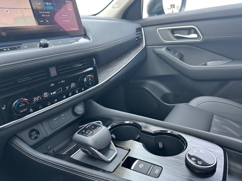 2026 Nissan Rogue Platinum in Amos, Quebec - 9 - w1024h768px