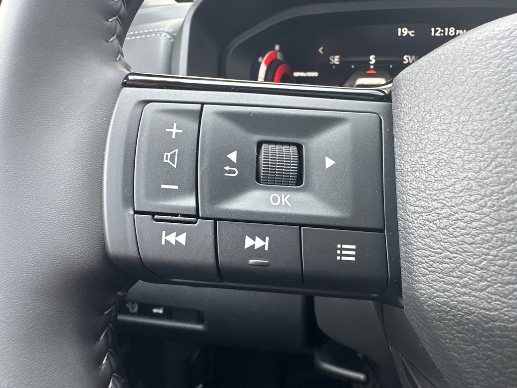 2026 Nissan Rogue Platinum in Amos, Quebec - 10 - w1024h768px