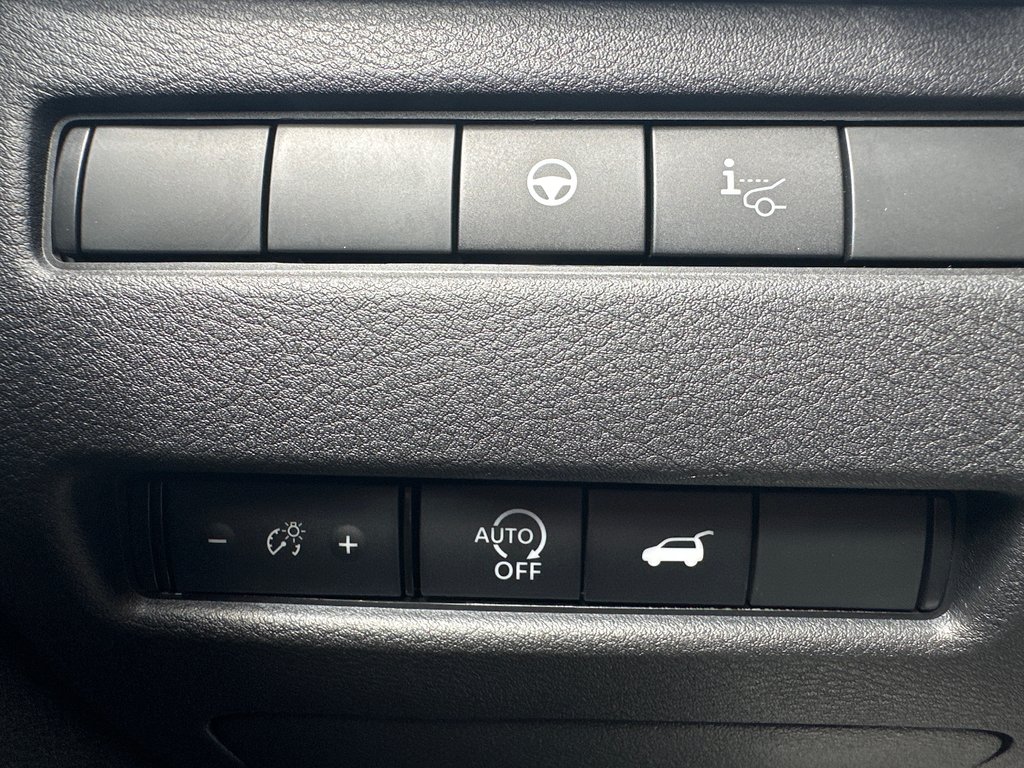 2026 Nissan Rogue Platinum in Amos, Quebec - 12 - w1024h768px