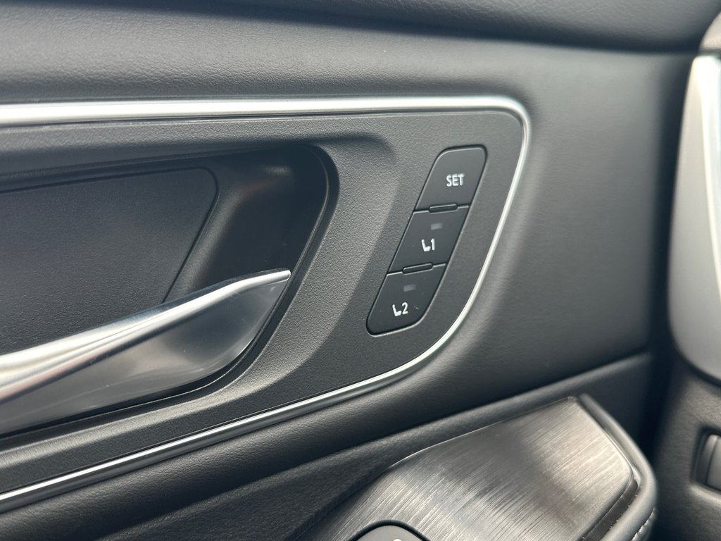 2026 Nissan Rogue Platinum in Amos, Quebec - 14 - w1024h768px