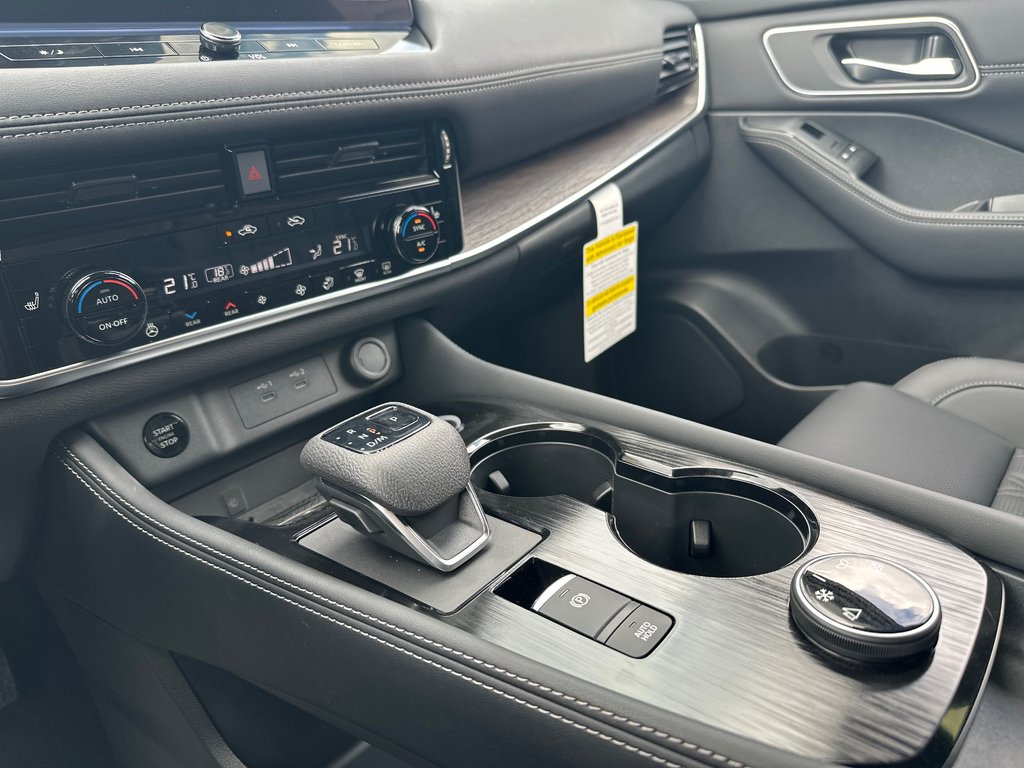 2026 Nissan Rogue Platinum in Amos, Quebec - 11 - w1024h768px