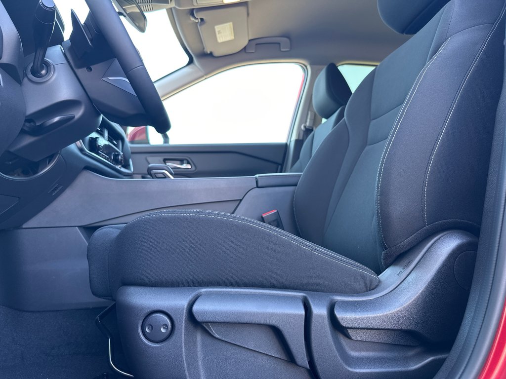 2026 Nissan Rogue S in Amos, Quebec - 6 - w1024h768px
