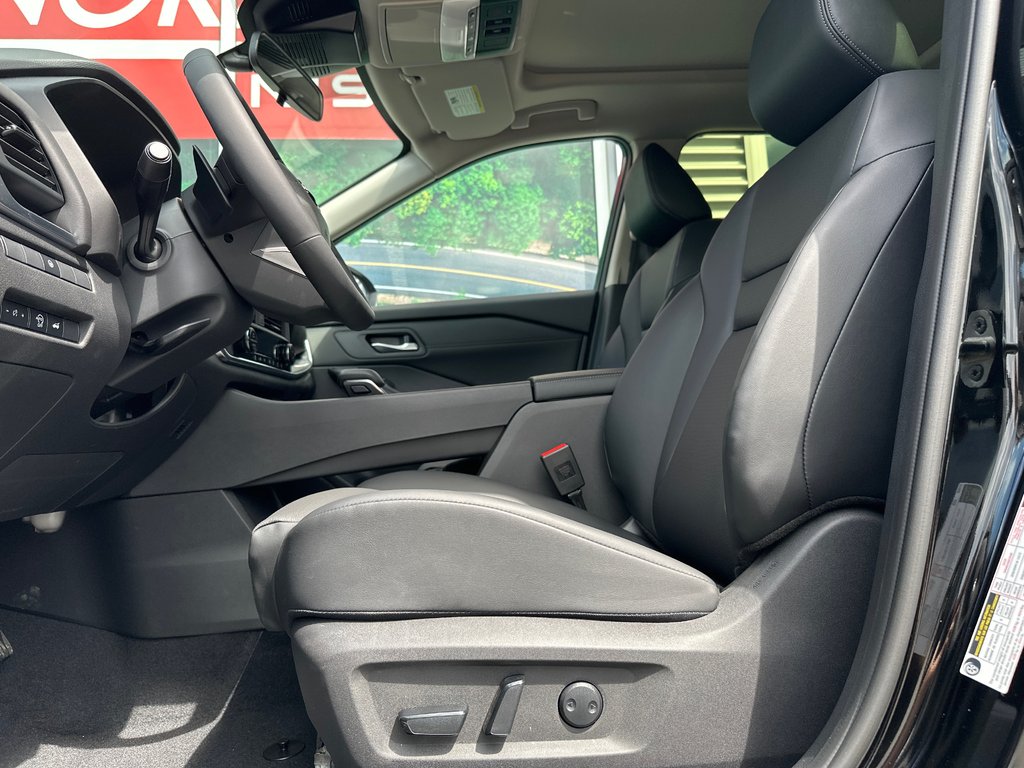 2026 Nissan Rogue SV Dark Armor in Amos, Quebec - 6 - w1024h768px