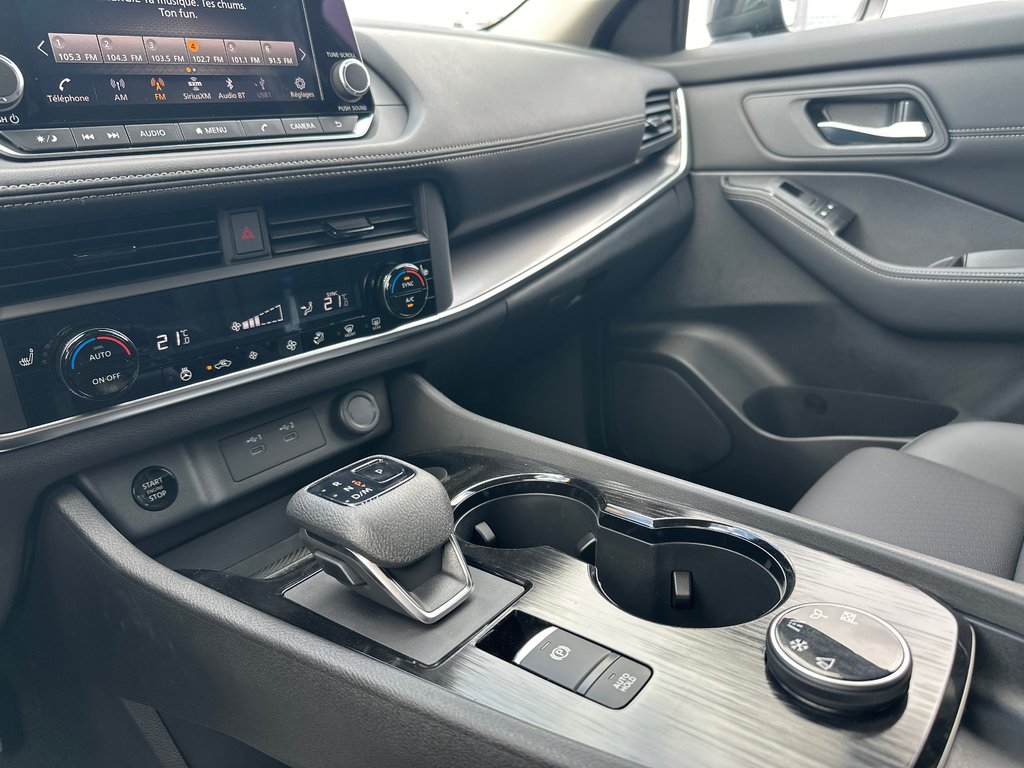 2026 Nissan Rogue SV Dark Armor in Amos, Quebec - 9 - w1024h768px