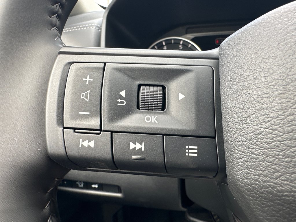 2026 Nissan Rogue SV Dark Armor in Amos, Quebec - 10 - w1024h768px