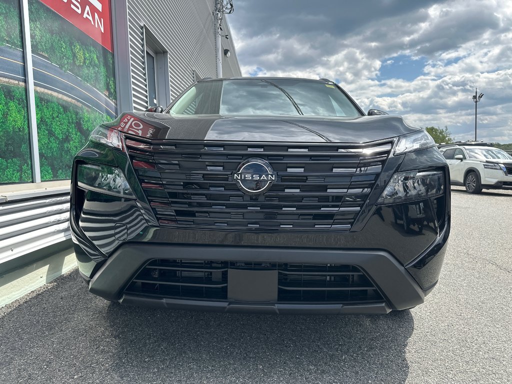 2026 Nissan Rogue SV Dark Armor in Amos, Quebec - 4 - w1024h768px