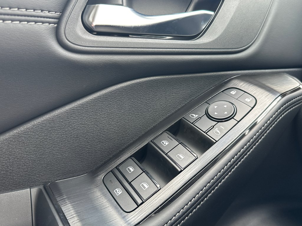 2026 Nissan Rogue SV Dark Armor in Amos, Quebec - 14 - w1024h768px