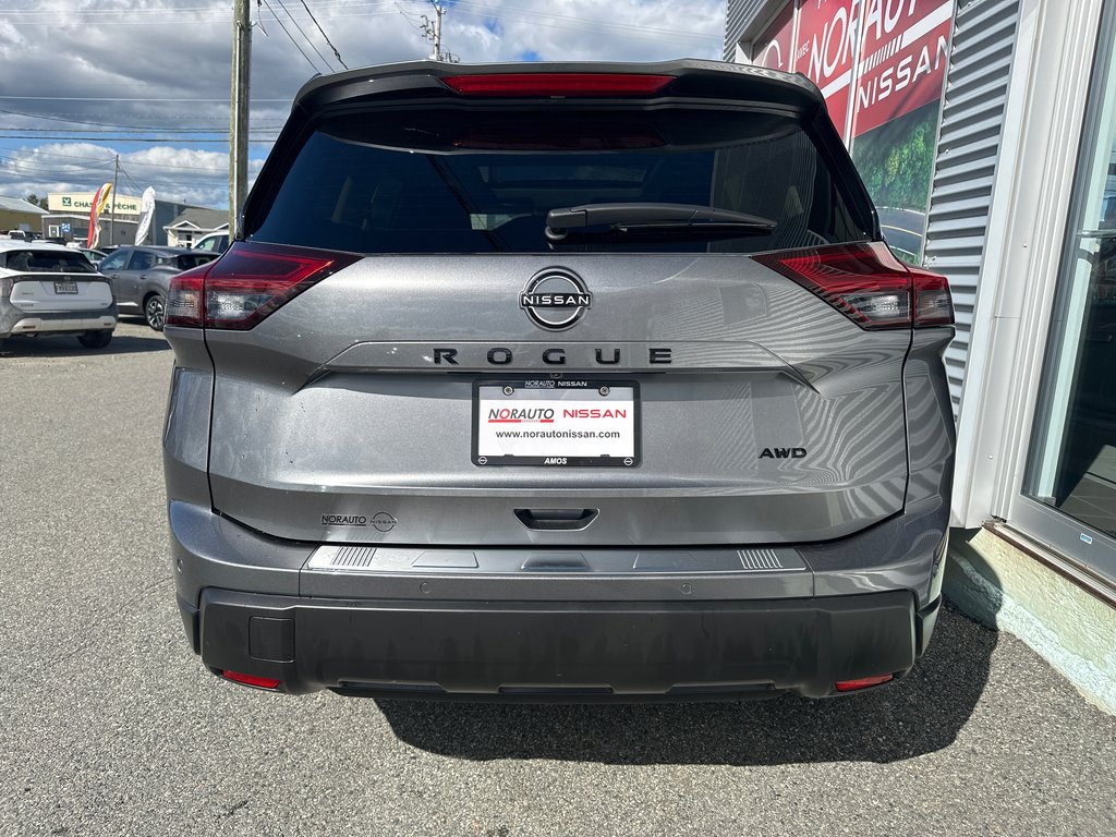 2026 Nissan Rogue SV Dark Armor in Amos, Quebec - 5 - w1024h768px