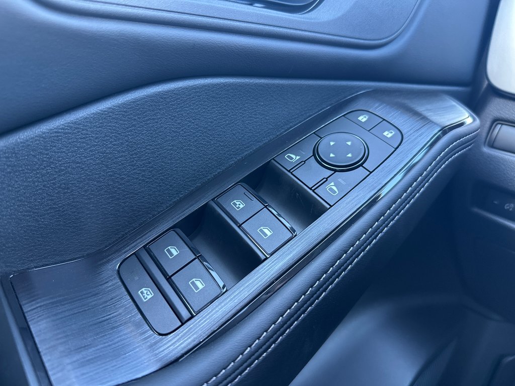 2026 Nissan Rogue SV Dark Armor in Amos, Quebec - 13 - w1024h768px