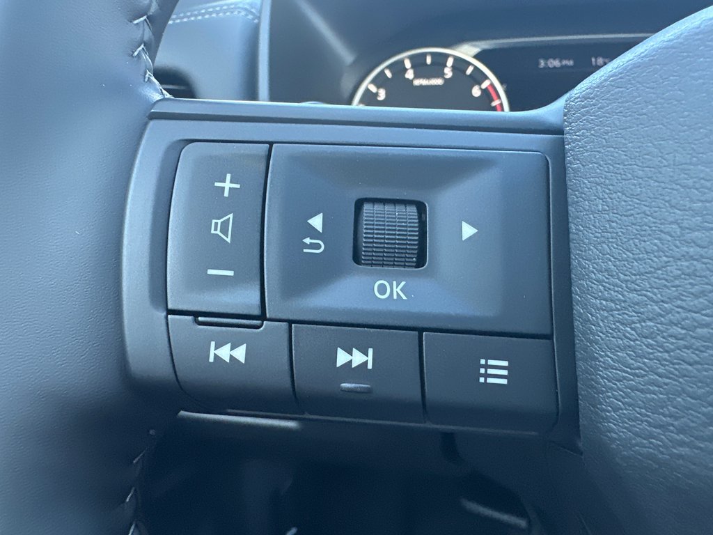 2026 Nissan Rogue SV Dark Armor in Amos, Quebec - 10 - w1024h768px