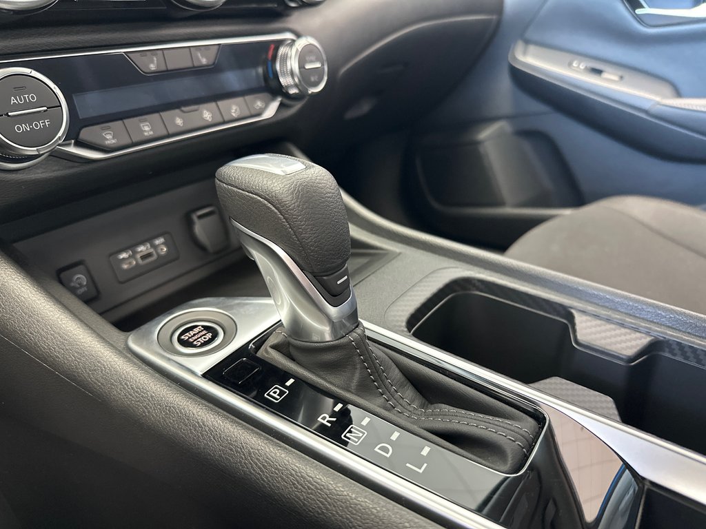 2025 Nissan Sentra SV in Amos, Quebec - 10 - w1024h768px