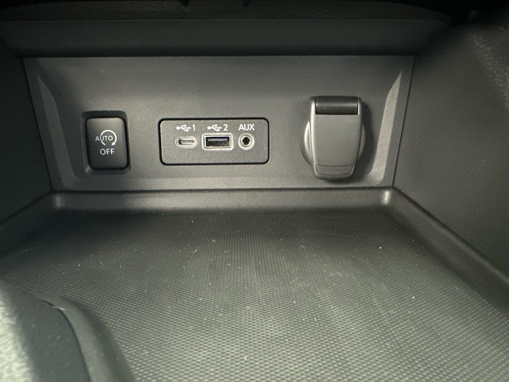 2025 Nissan Sentra SV in Amos, Quebec - 13 - w1024h768px