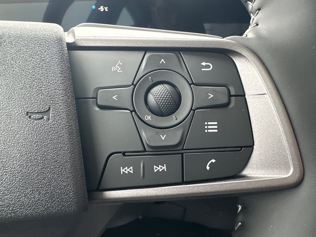 2026 Nissan Sentra SV Premium in Amos, Quebec - 10 - w1024h768px