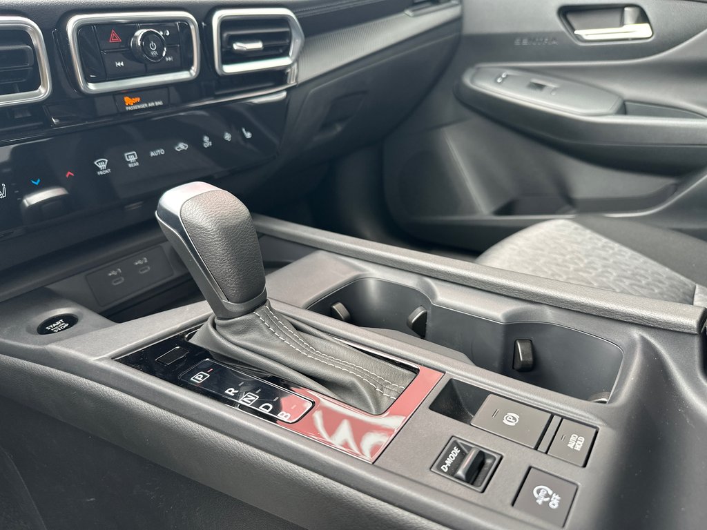 2026 Nissan Sentra SV in Amos, Quebec - 9 - w1024h768px