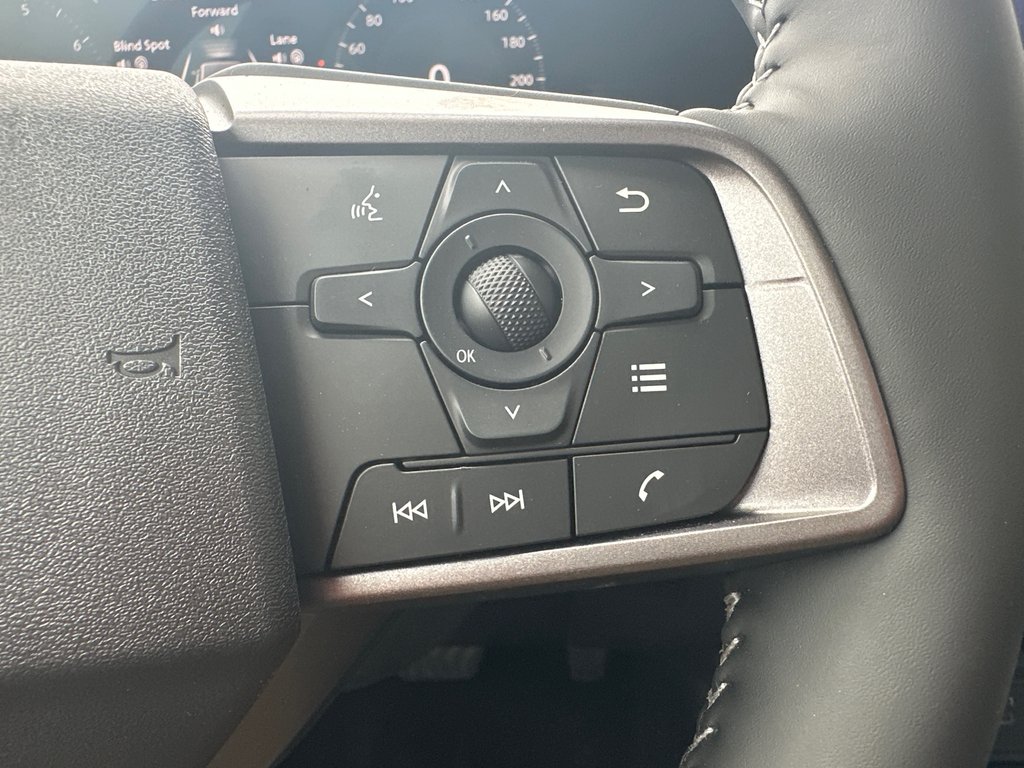 2026 Nissan Sentra SV in Amos, Quebec - 11 - w1024h768px