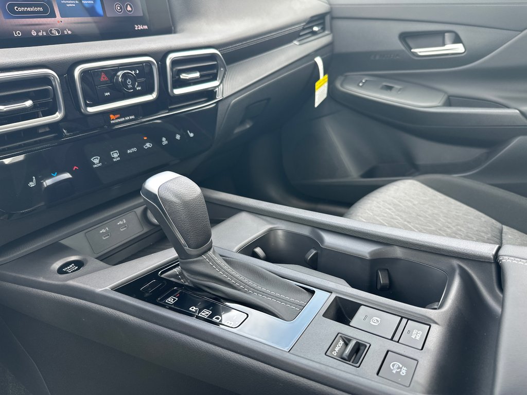 2026 Nissan Sentra SV in Amos, Quebec - 11 - w1024h768px