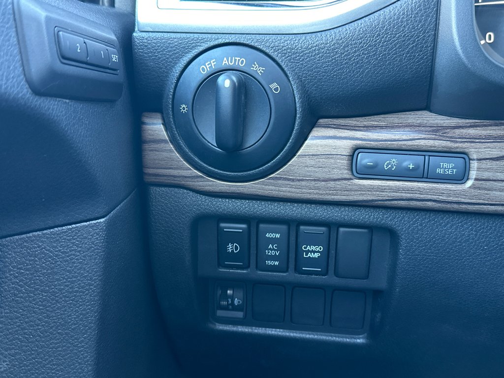 2016 Nissan Titan XD SL DIESEL in Amos, Quebec - 13 - w1024h768px