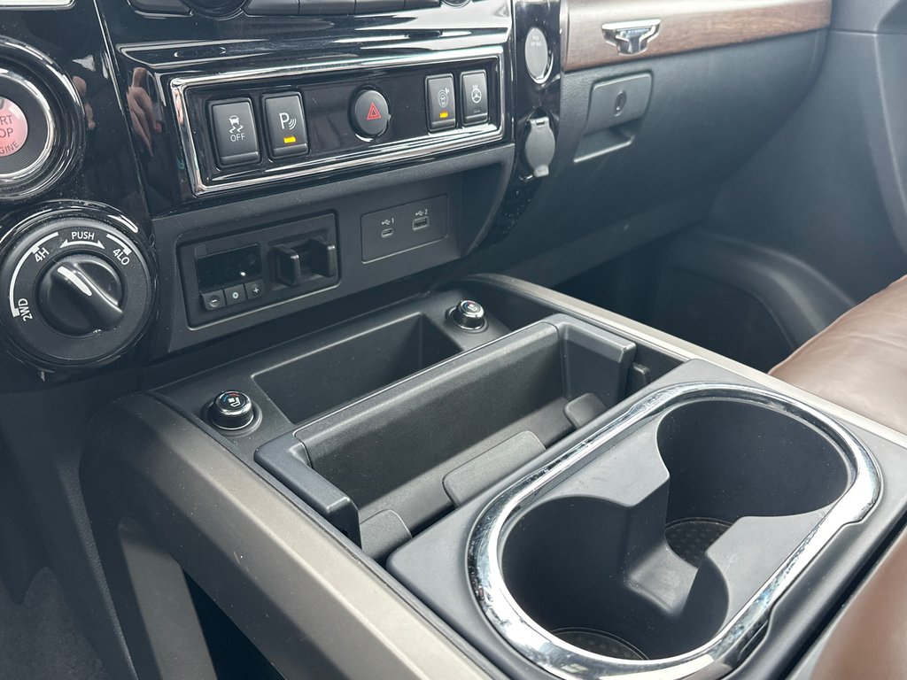 Nissan Titan PLATINUM RESERVE 4X4 2021 à Amos, Québec - 13 - w1024h768px