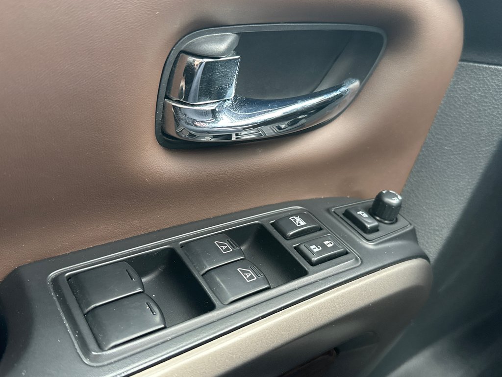 Nissan Titan PLATINUM RESERVE 4X4 2021 à Amos, Québec - 15 - w1024h768px