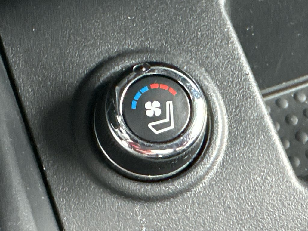 Nissan Titan PLATINUM RESERVE 4X4 2021 à Amos, Québec - 17 - w1024h768px