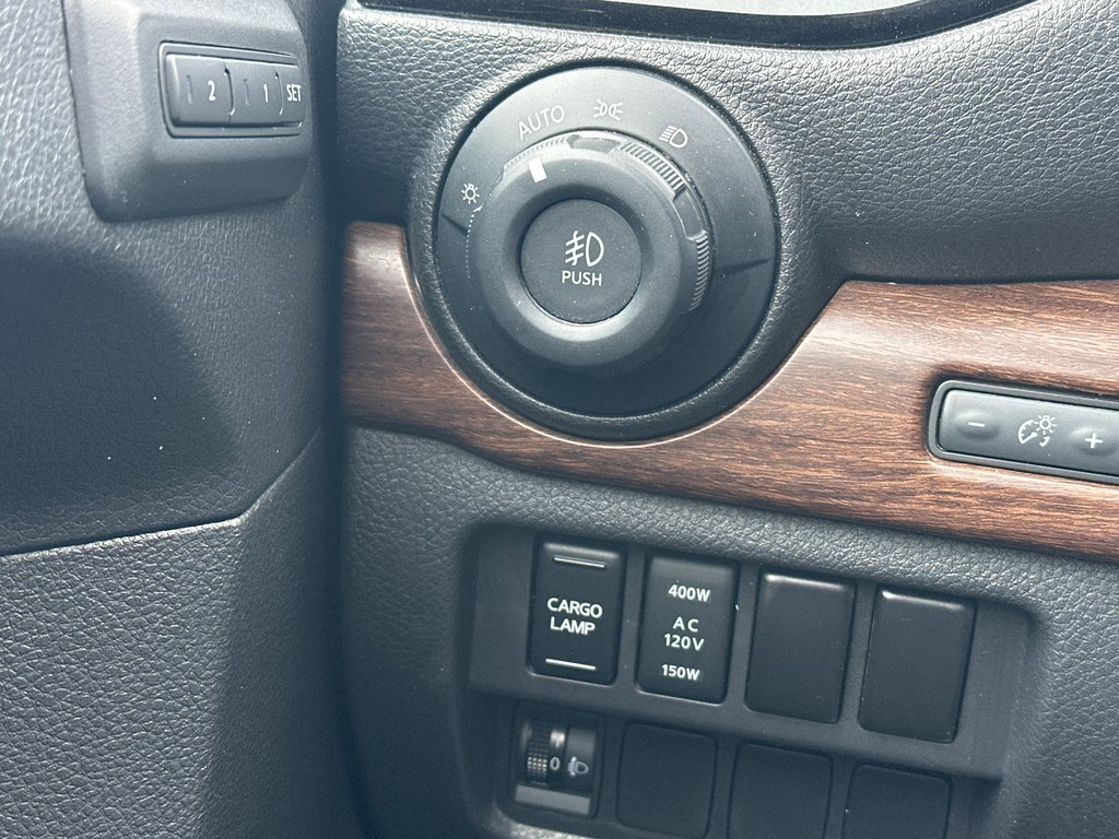 Nissan Titan PLATINUM RESERVE 4X4 2021 à Amos, Québec - 16 - w1024h768px