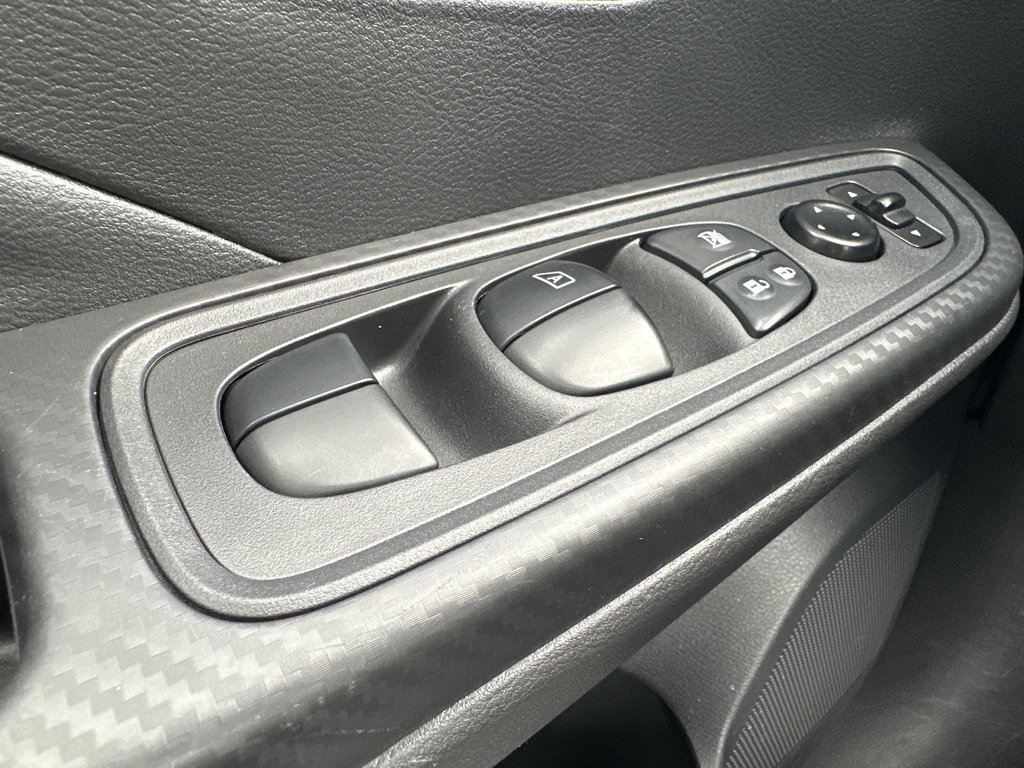 2023 Nissan Versa S in Amos, Quebec - 13 - w1024h768px