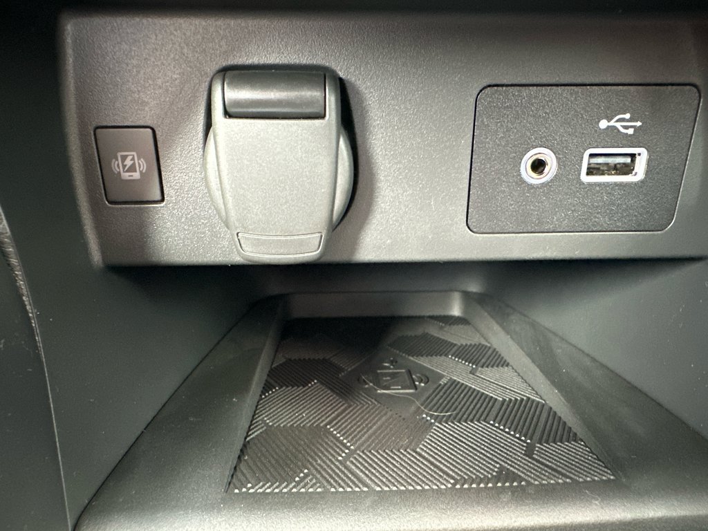 2025 Nissan Versa SV in Amos, Quebec - 10 - w1024h768px