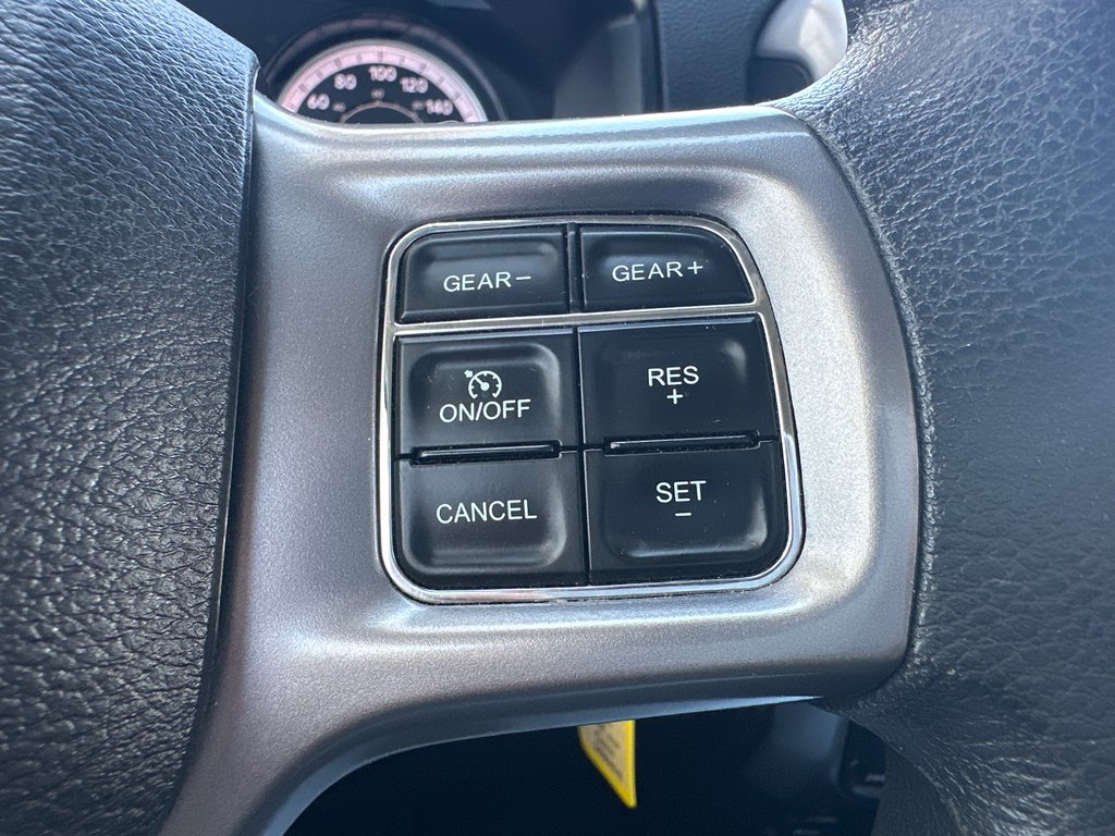 2023 Ram 1500 Classic SLT CREWCAB in Amos, Quebec - 13 - w1024h768px