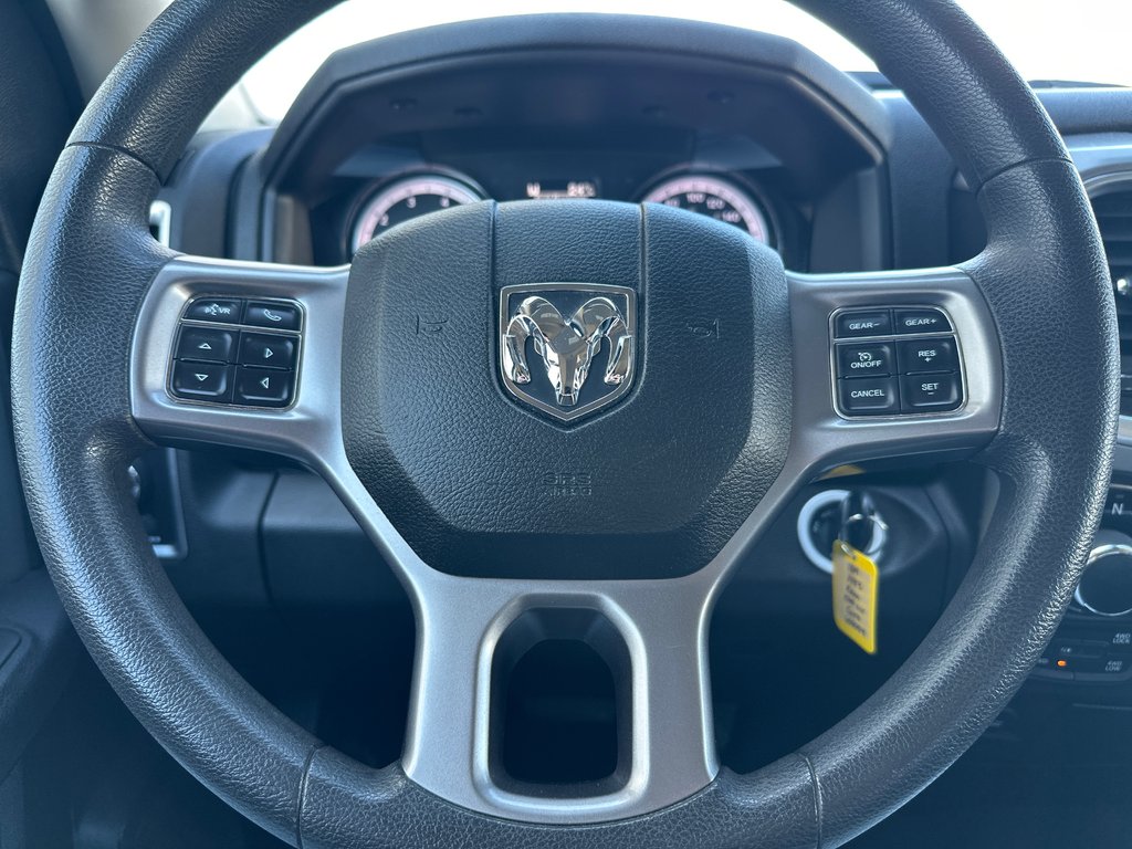 2023 Ram 1500 Classic SLT CREWCAB in Amos, Quebec - 10 - w1024h768px
