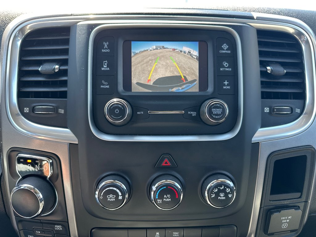 2023 Ram 1500 Classic SLT CREWCAB in Amos, Quebec - 16 - w1024h768px