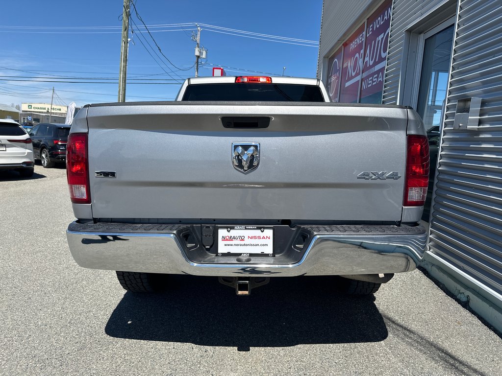 2023 Ram 1500 Classic SLT CREWCAB in Amos, Quebec - 8 - w1024h768px