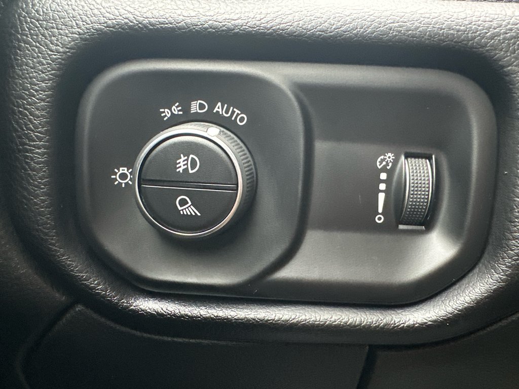 2024 Ram 3500 Big Horn in Amos, Quebec - 18 - w1024h768px