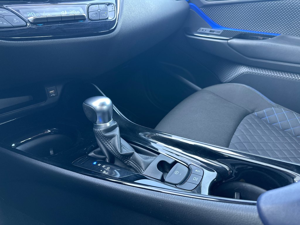 2020 Toyota C-HR XLE PREMIUM in Amos, Quebec - 13 - w1024h768px