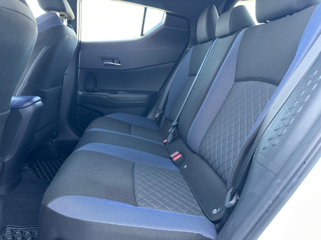 2020 Toyota C-HR XLE PREMIUM in Amos, Quebec - 20 - w1024h768px