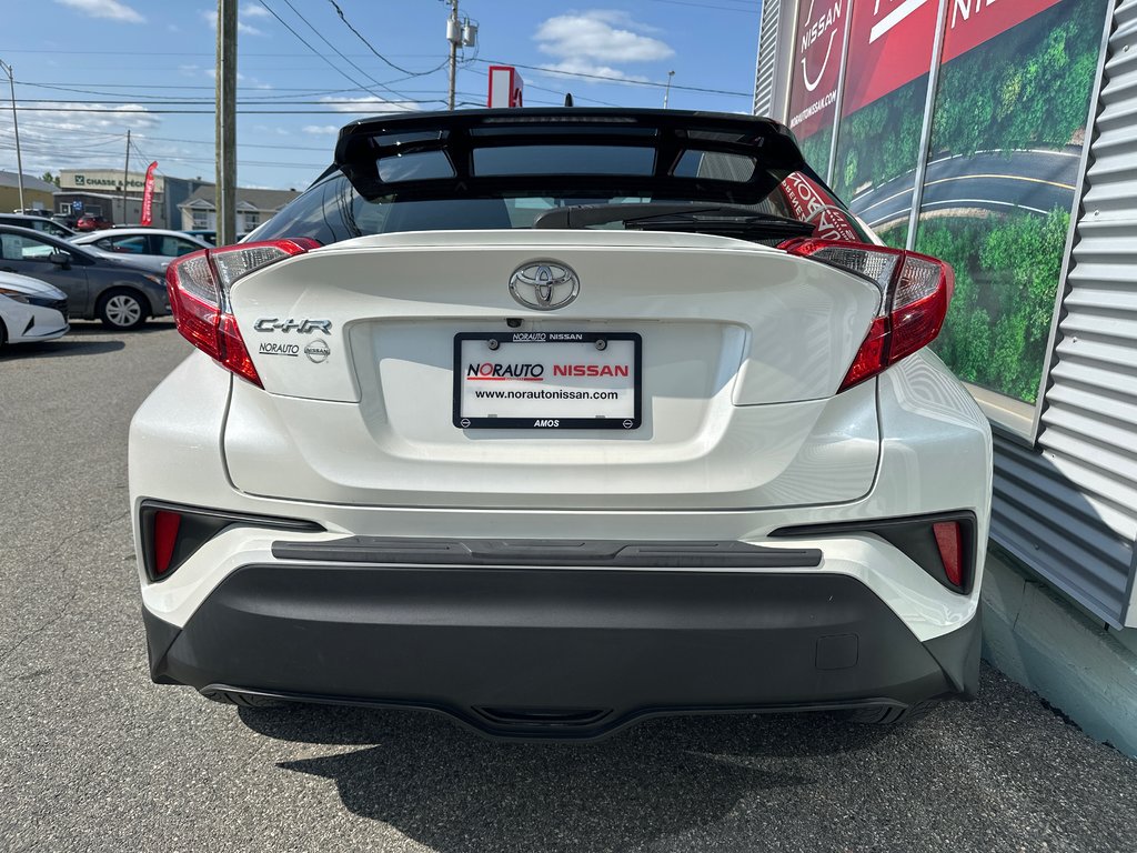 2020 Toyota C-HR XLE PREMIUM in Amos, Quebec - 8 - w1024h768px