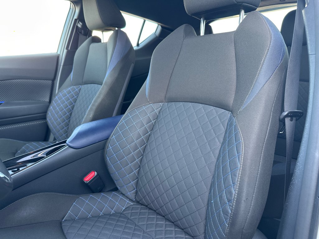 2020 Toyota C-HR XLE PREMIUM in Amos, Quebec - 19 - w1024h768px