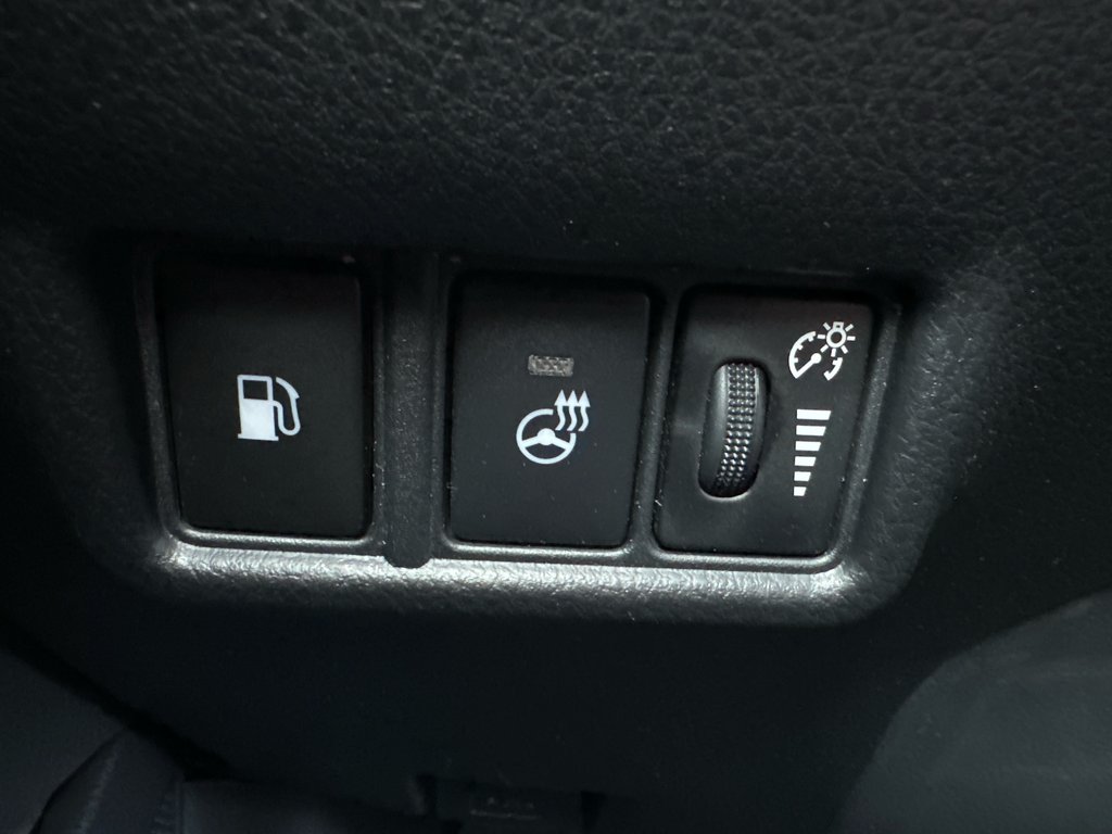 2020 Toyota C-HR XLE PREMIUM in Amos, Quebec - 16 - w1024h768px