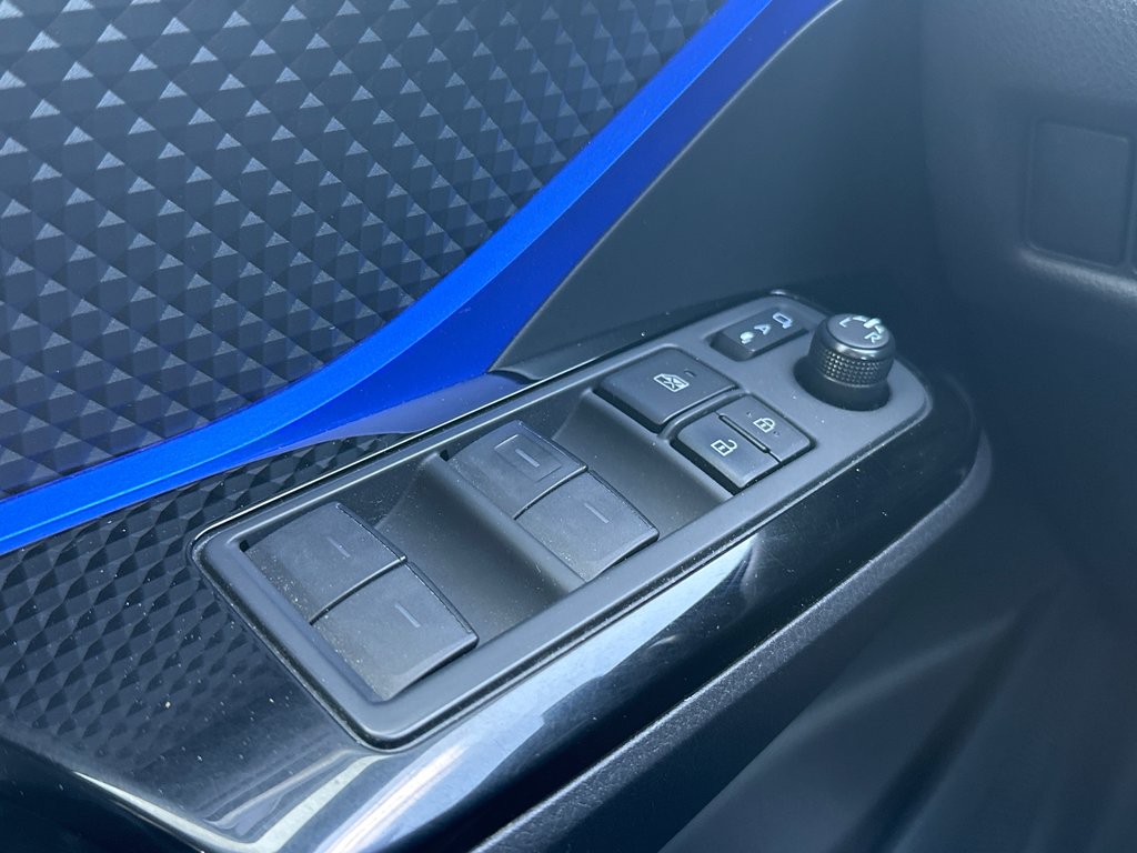2020 Toyota C-HR XLE PREMIUM in Amos, Quebec - 18 - w1024h768px