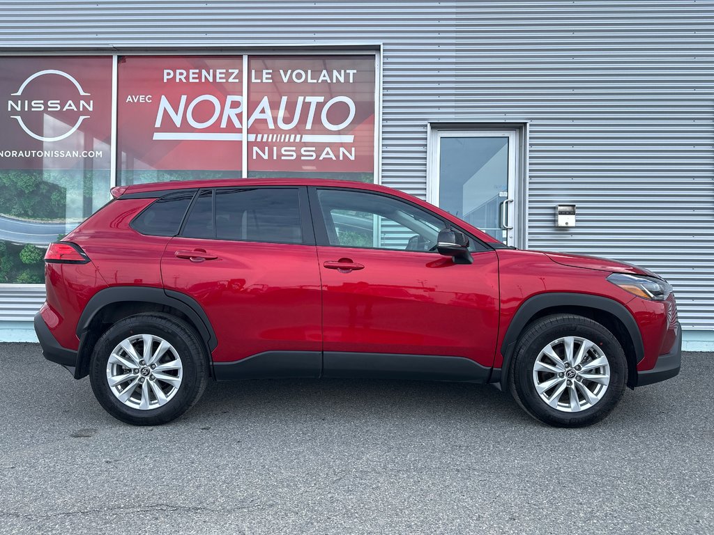 2025 Toyota Corolla Cross LE AWD in Amos, Quebec - 4 - w1024h768px
