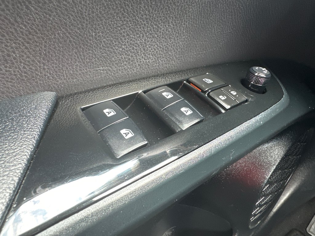 2017 Toyota PRIUS PRIME in Amos, Quebec - 18 - w1024h768px