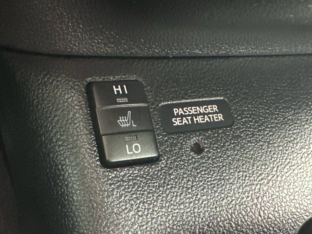 2017 Toyota PRIUS PRIME in Amos, Quebec - 17 - w1024h768px